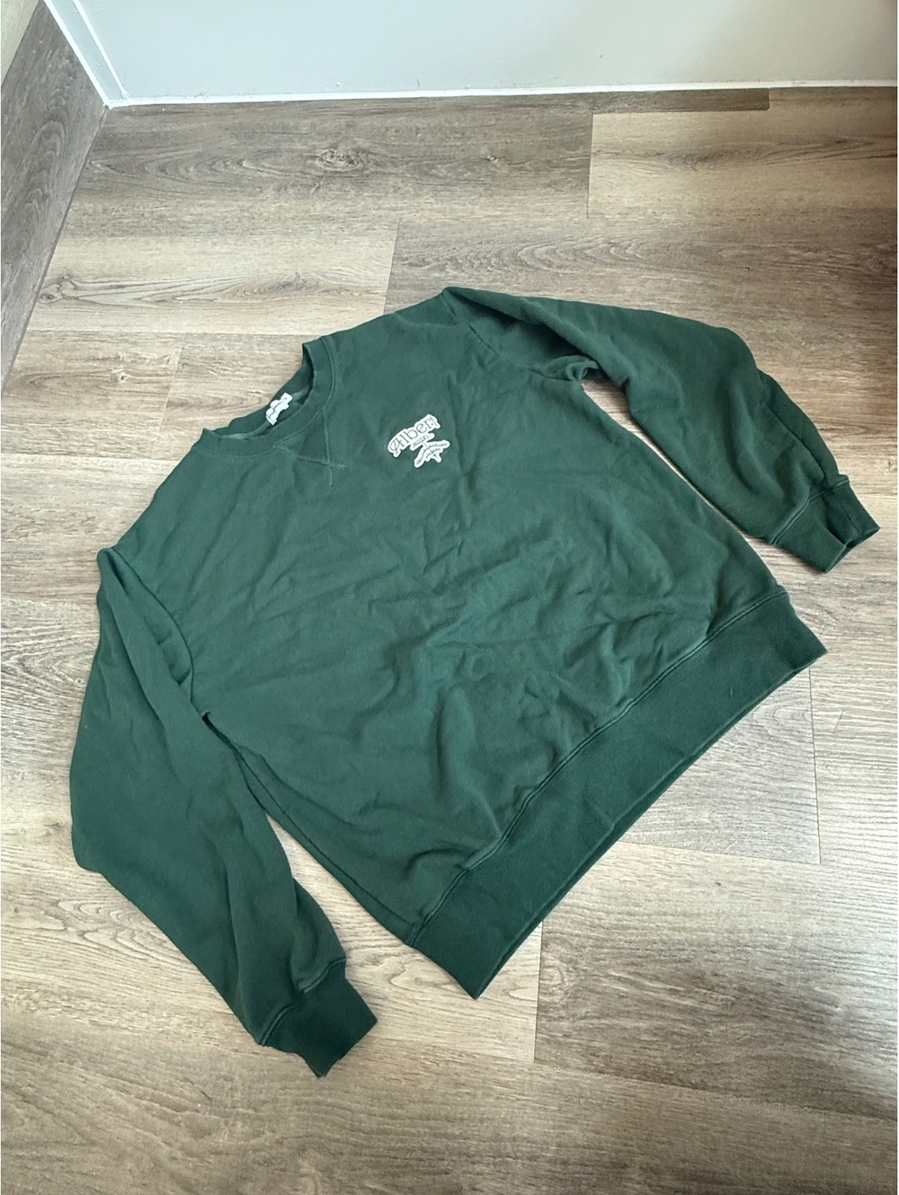 Green Albert Hotel Fredericksburg Texas Embroidered Crewneck Sweatshirt Size M